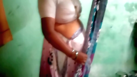 Indian babe shows some fun with a large kitchen tool