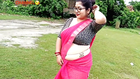 Indian brunette enjoys outdoors and moans in her first video