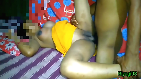 Amateur bhabhi fucked by a guy in a homemade movie