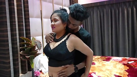 Gorgeous babe gets fucked in a threesome with a stud