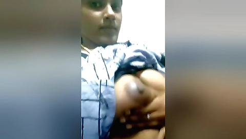 Sexy hirable brunette bhabhi masturbates on webcam