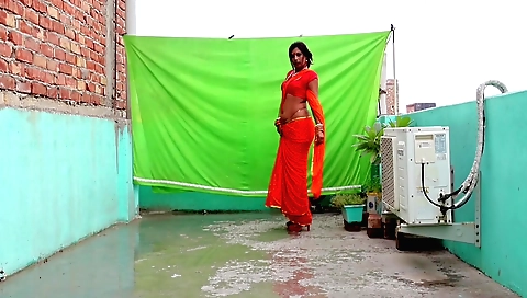 Indian beautie makes her first homemade solo video