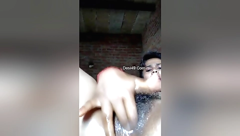 Bhabi is finger fucking herself in homemade solo video