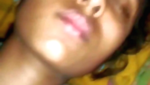 Amateur indian porn video showing a brunette's pussy