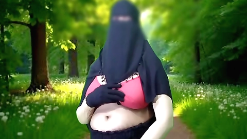 Indian slut with a huge ass gets fucked in her ass