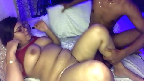 Indian babe with big boobs and a fat ass in a video
