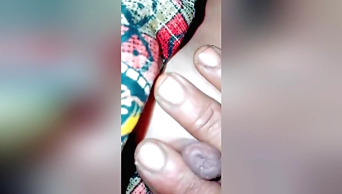Indian girl with a nice face and a sexy body makes her wet